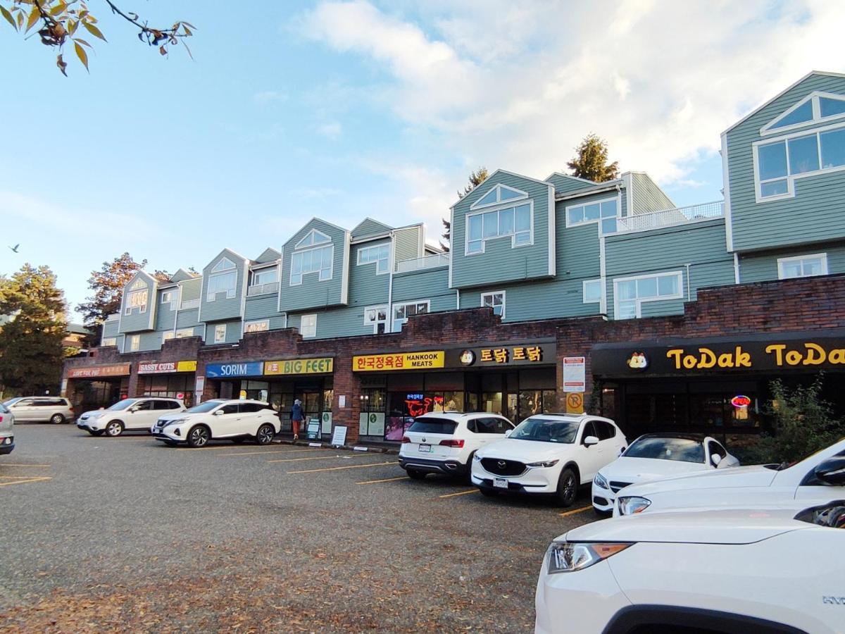 Private Suite W King Bed, Ground Level, Naturally Bright Vancouver Exterior photo